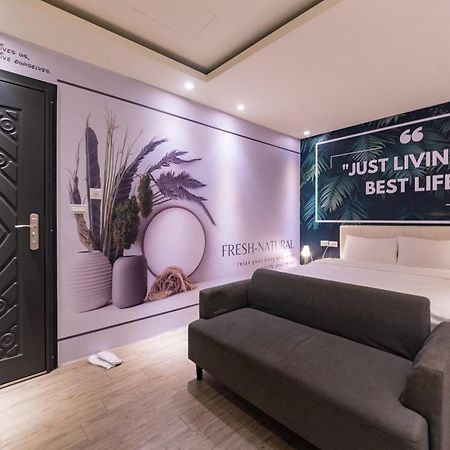 Superman Hostel Luodong Exterior photo